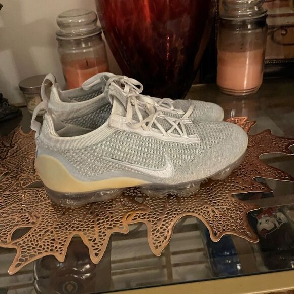 - Vapor max size 9 - Picture 1 of 4